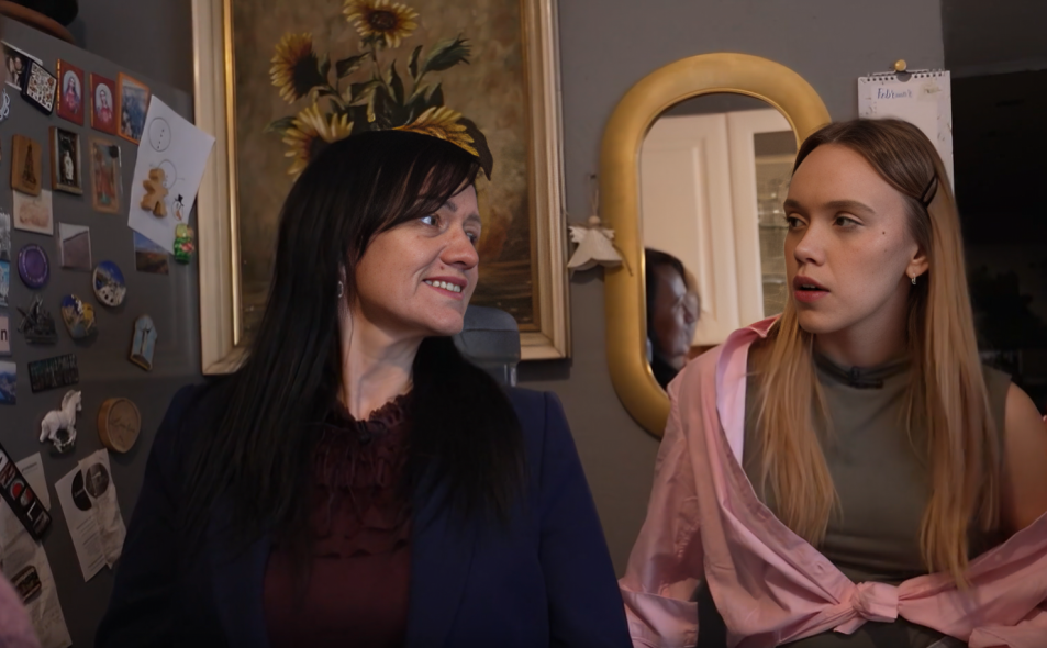 Ekrānuzņēmums no raidījuma "Ģimene burkā"