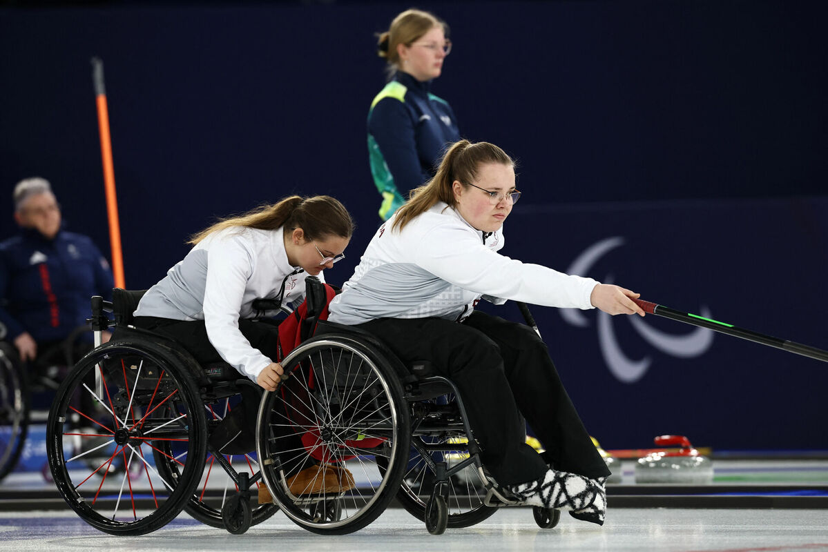 Elija Asniņa un Linda Meijere. Foto: REUTERS/Louisa Gouliamaki