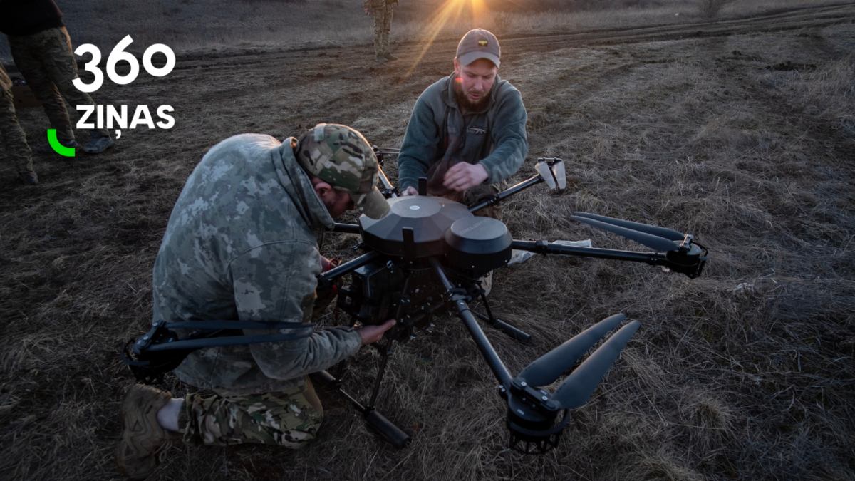 Ukraiņu dronu piloti. Foto: EPA/MARIA SENOVILLA