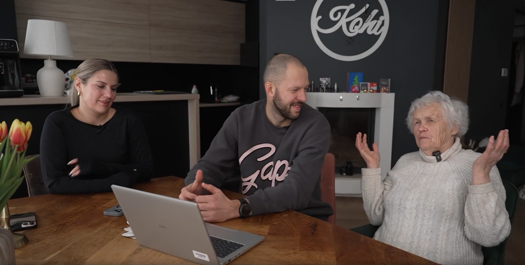 Ekrānuzņēmums no raidījuma "Ģimene burkā"