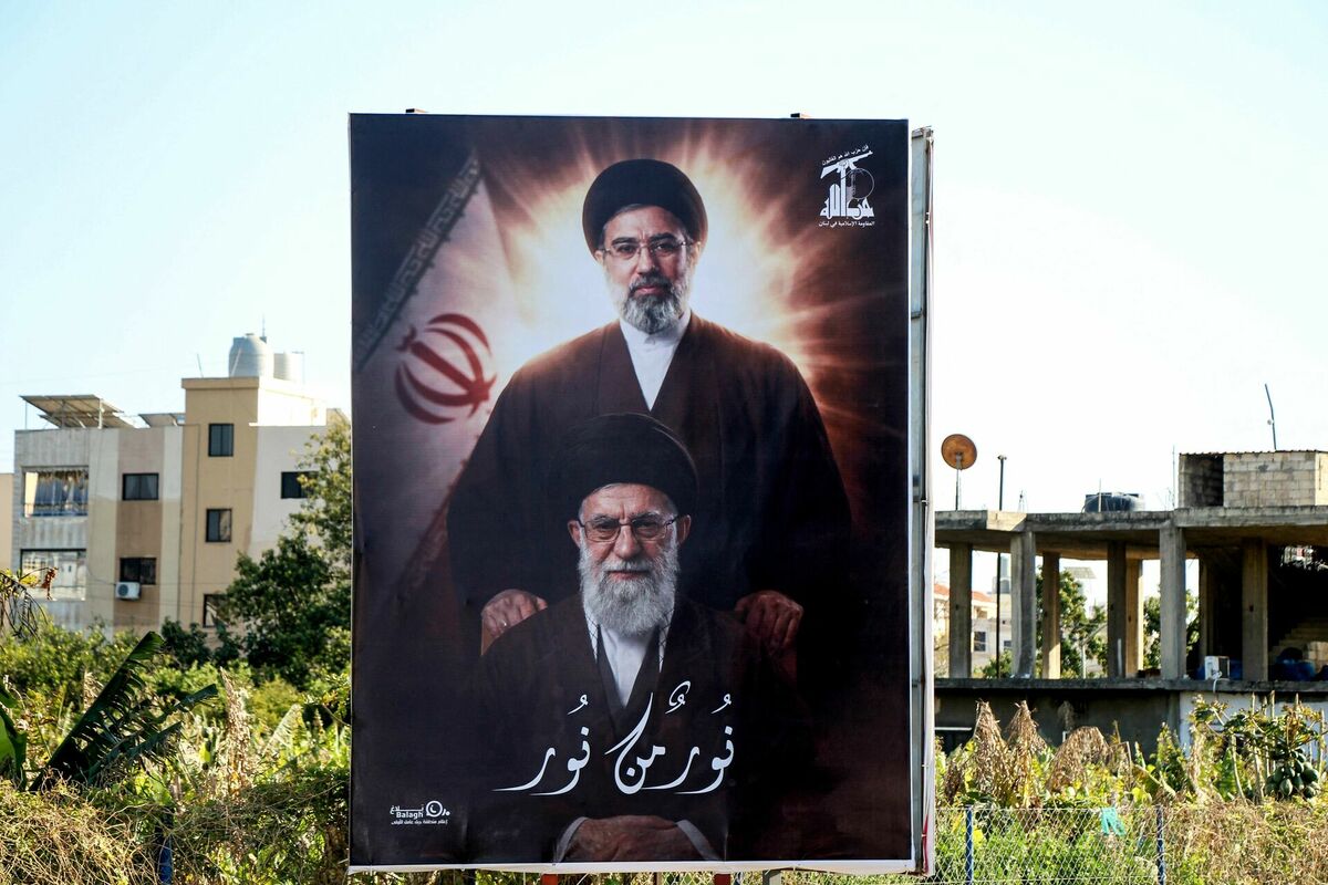 Modžtaba un Ali Hamenei. Foto: Kawnat HAJU / AFP