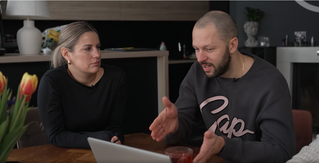 Ekrānuzņēmums no raidījuma "Ģimene burkā"