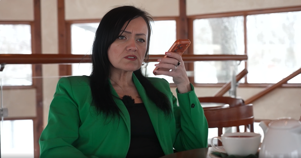 Ekrānuzņēmums no raidījuma "Ģimene burkā"