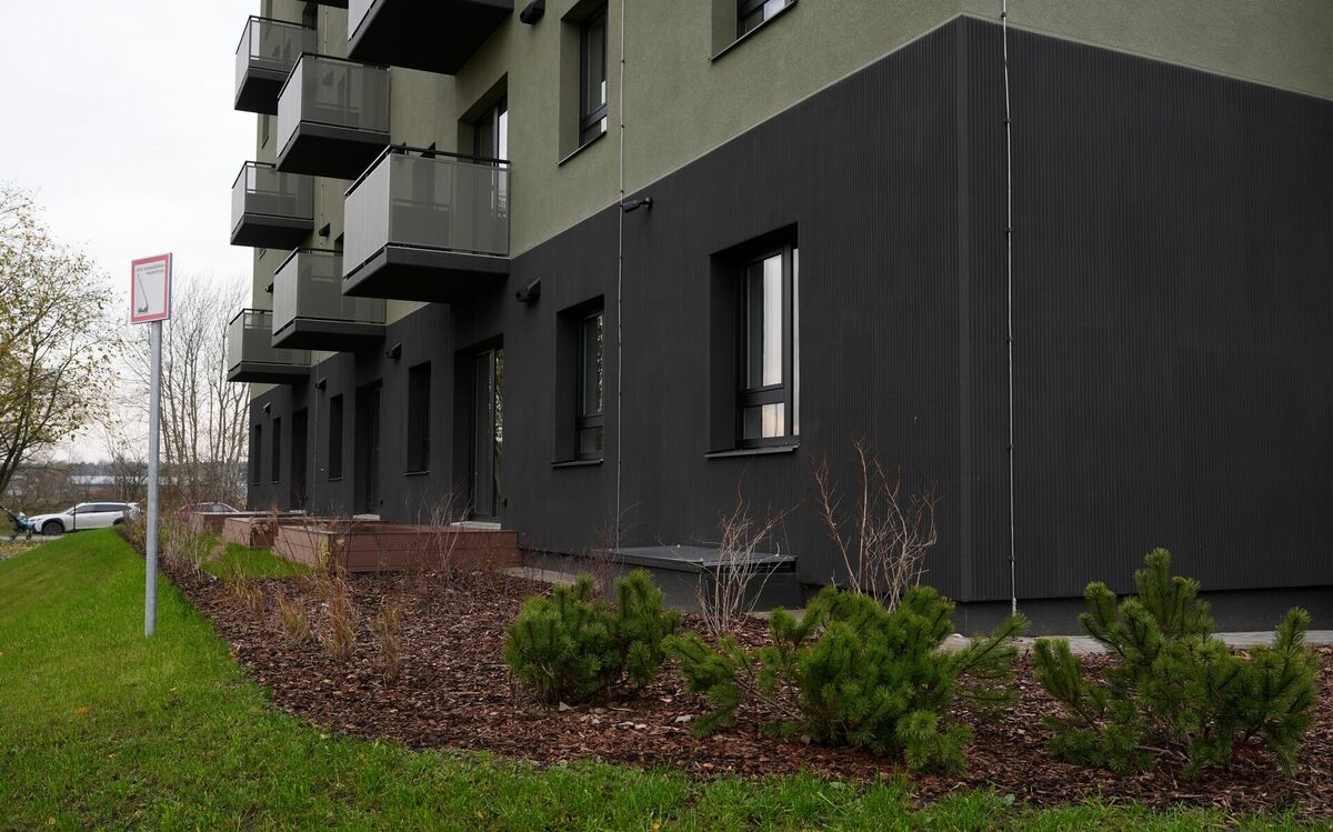 Daudzdzīvokļu māja. Foto: LETA