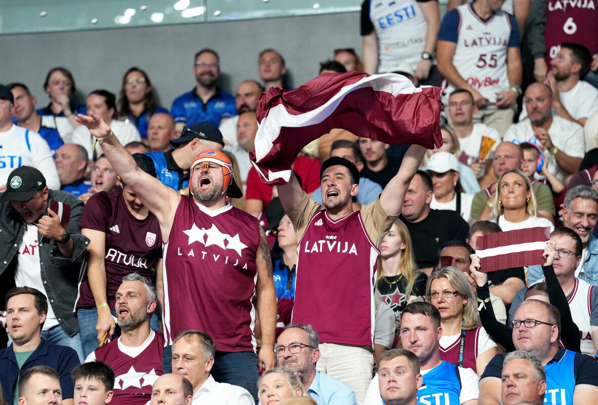 Priecīgi sporta fani. Foto: LETA