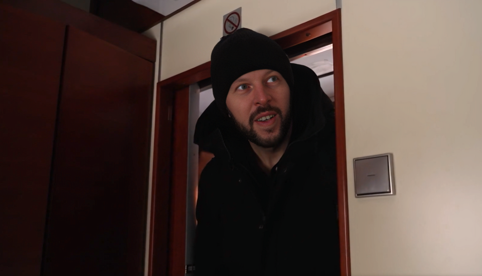 Ekrānuzņēmums no raidījuma "Ģimene burkā"