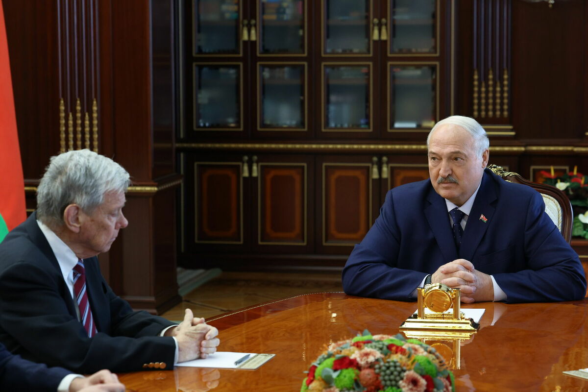 Džons Kols un Aleksandrs Lukašenko. Foto:   EPA/BELARUSIAN PRESIDENTIAL PRESS SERVICE