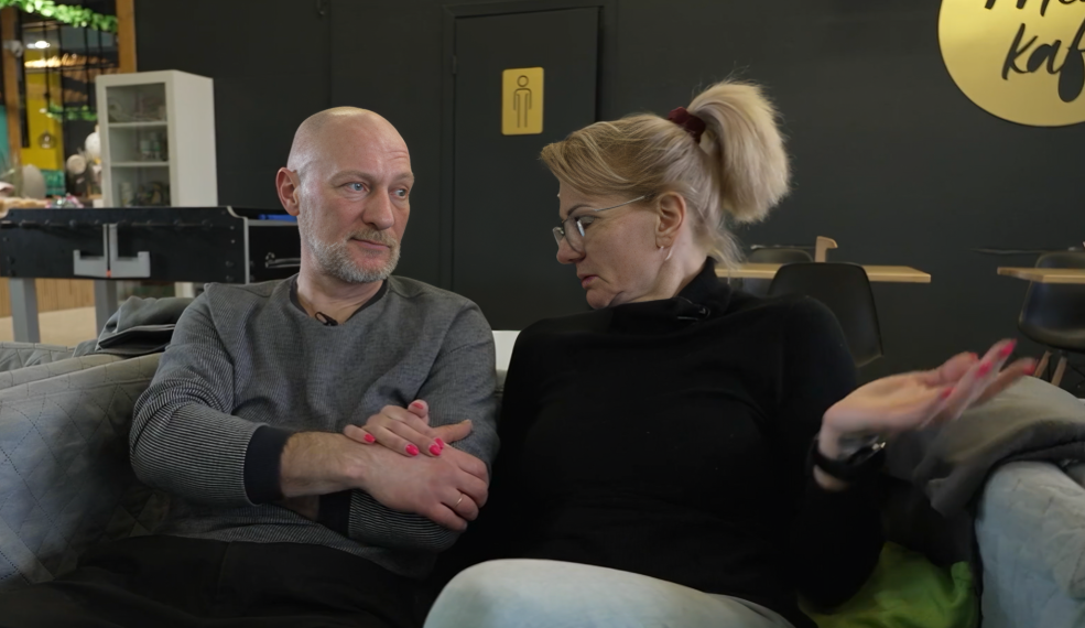 Ekrānuzņēmums no raidījuma "Ģimene burkā"