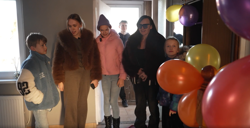 Ekrānuzņēmums no raidījuma "Ģimene burkā"