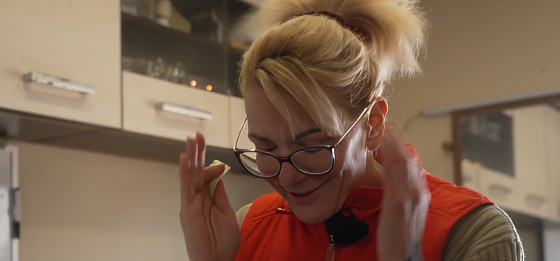 Ekrānuzņēmums no raidījuma "Ģimene burkā"