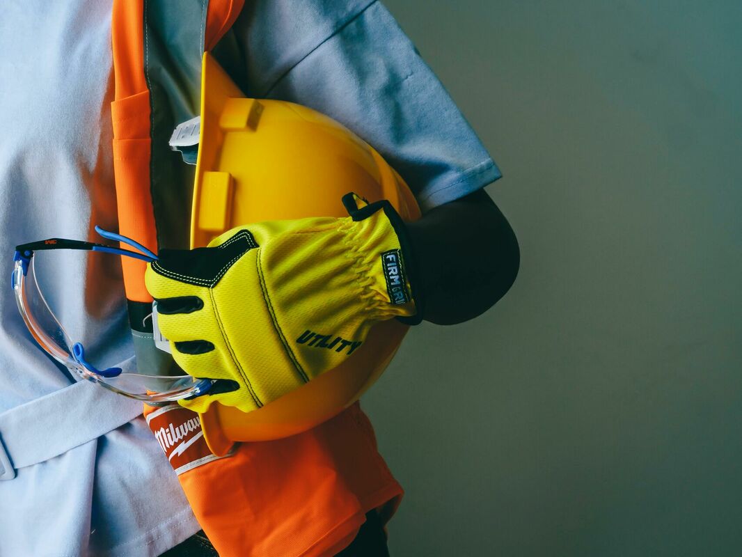 Darba apģērbu serviss. Foto: Kindel Media, Pexels.com