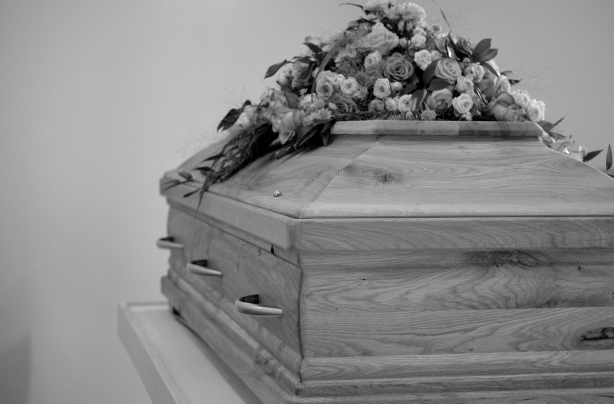 Apbedīšana Latvijā. Foto: Mario Wallner, Pexels.com