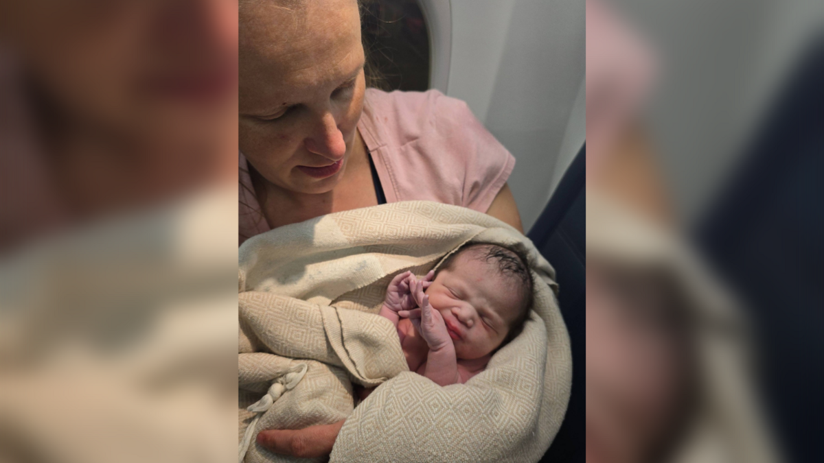 Ešlija Blēra ar meitiņu Brielli Blēru. Foto: Tina Fritz/AP