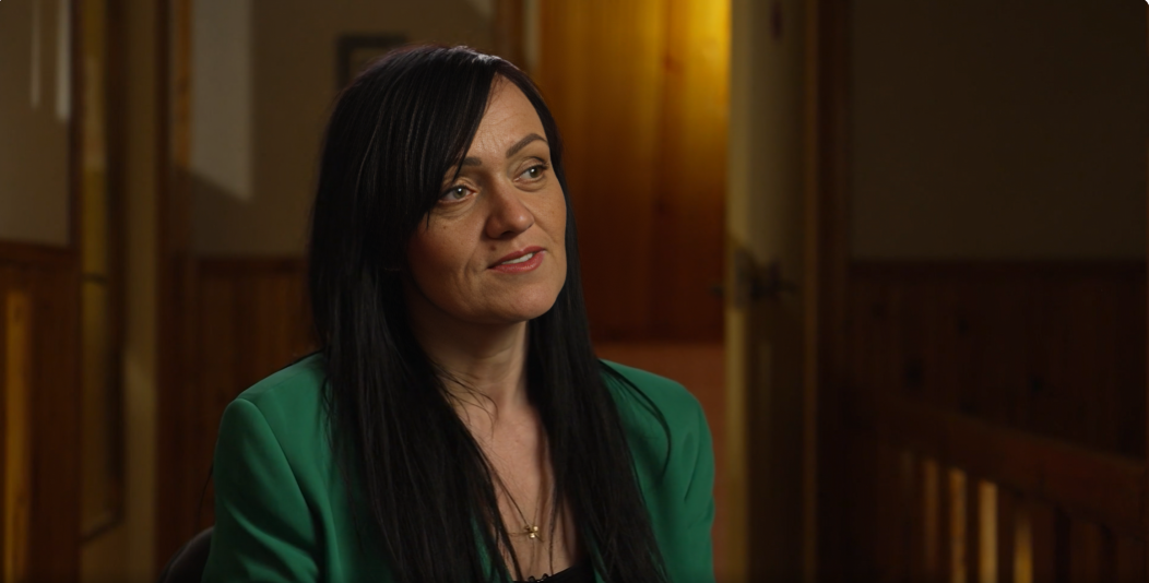 Ekrānuzņēmums no raidījuma "Ģimene burkā"