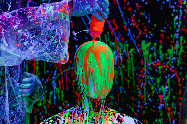 SPLAX neon splatter paint studija. Foto: SPLAX