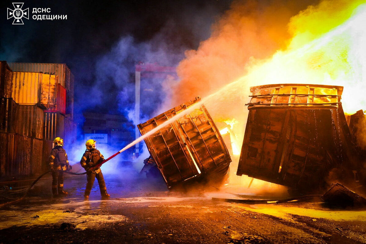 Krievijas dronu radītie postījumi Odesā, Ukrainā. Foto: Press service of the State Emergency Service of Ukraine in Odesa region