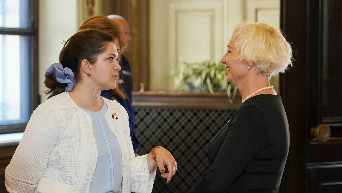 Antoņina Ņenaševa un Daiga Mieriņa. Foto: Paula Čurkste/LETA