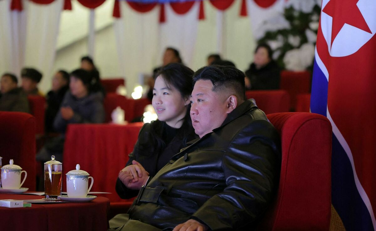 Kims Čenuns ar savu meitu. Foto: KCNA / AFP / Scanpix