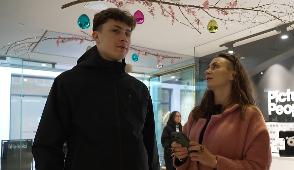 Ekrānuzņēmums no raidījuma "Ģimene burkā"