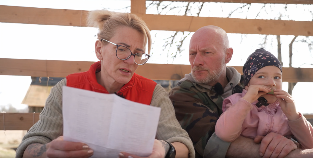 Ekrānuzņēmums no raidījuma "Ģimene burkā"