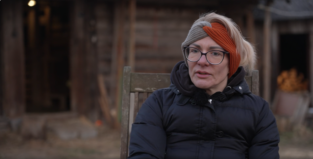 Ekrānuzņēmums no raidījuma "Ģimene burkā"