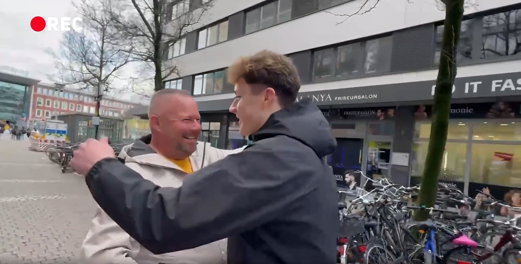 Ekrānuzņēmums no raidījuma "Ģimene burkā"