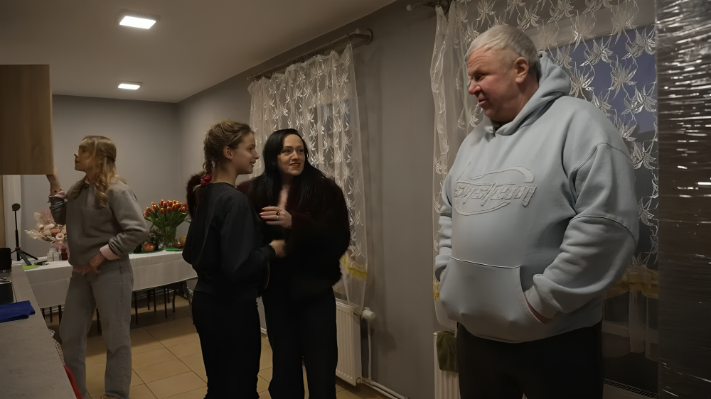 Ekrānuzņēmums no raidījuma "Ģimene burkā"