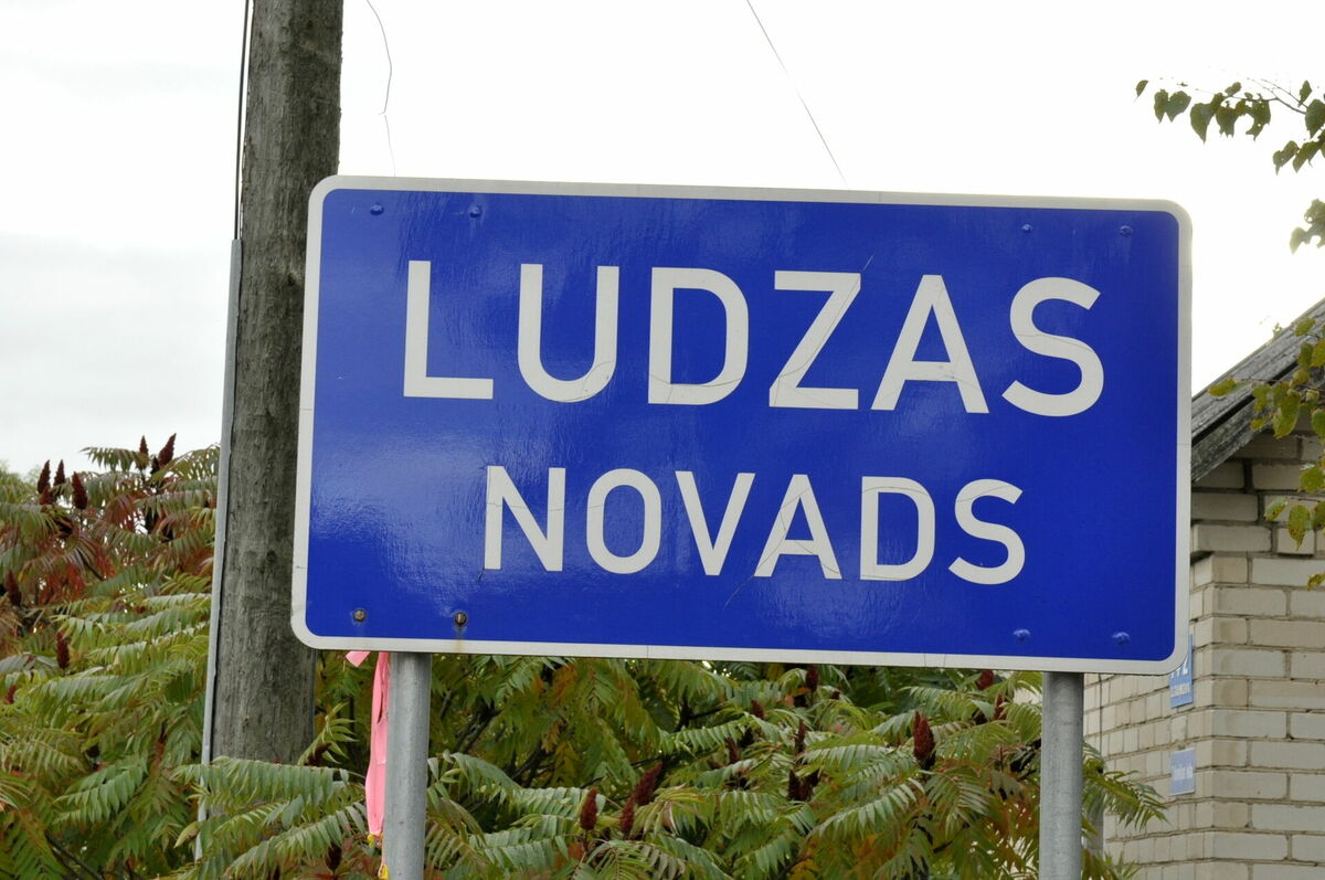 Vietas norādes ceļa zīme - Ludzas novads. Foto: LETA