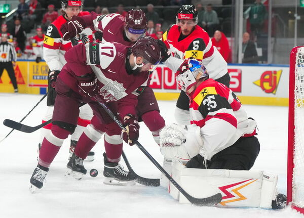 Pasaules hokeja čempionāta spēle starp Latvijas un Austrijas izlasēm. Foto: LETA
