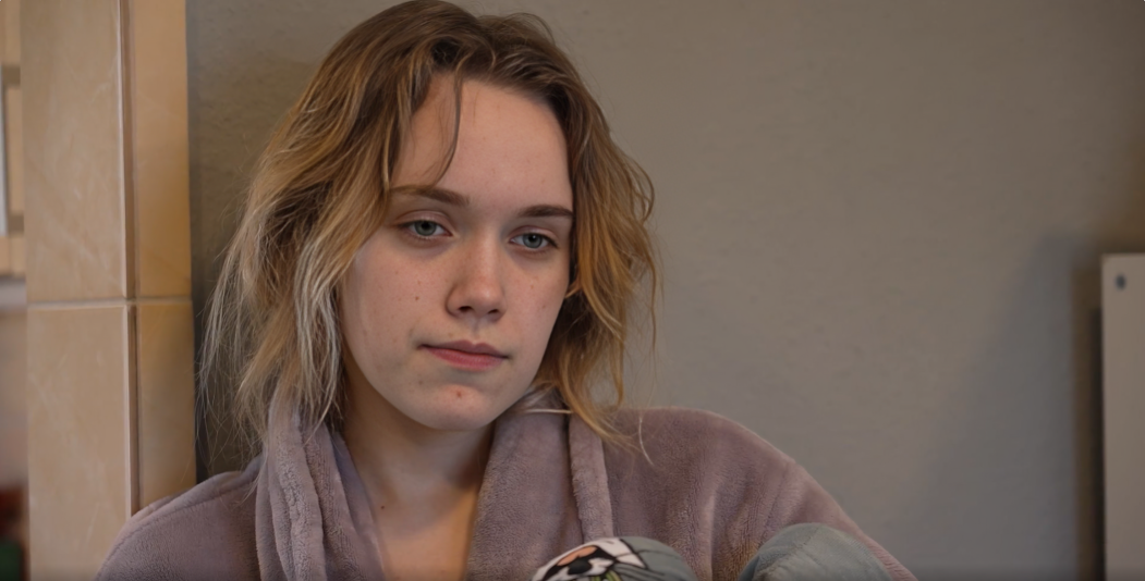 Ekrānuzņēmums no raidījuma "Ģimene burkā"