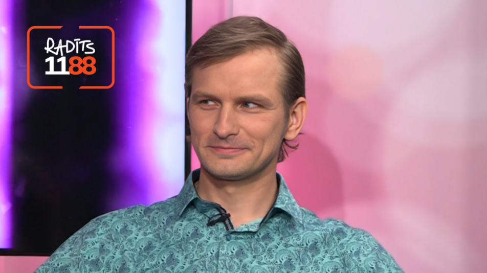 Ekrānuzņēmums no raidījuma "Kad viņas satiekas"