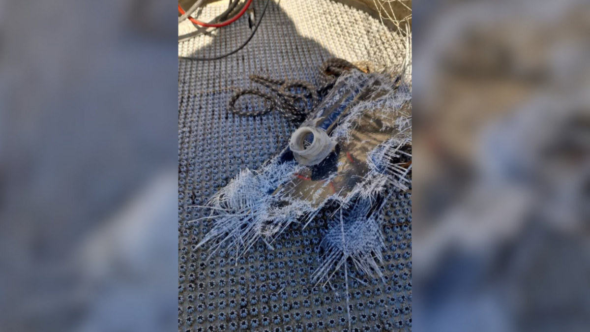 Drīdža ezerā atrastā drona atlūzas. Foto: Valsts policija