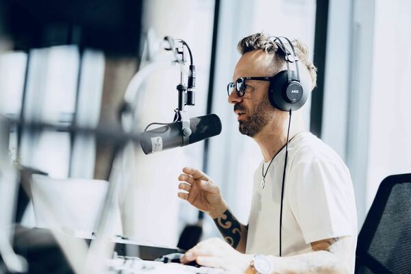 Šķirties nebiju plānojis." Artis Dvarionas pēc 24 gadiem pamet darbu "Radio  SWH"