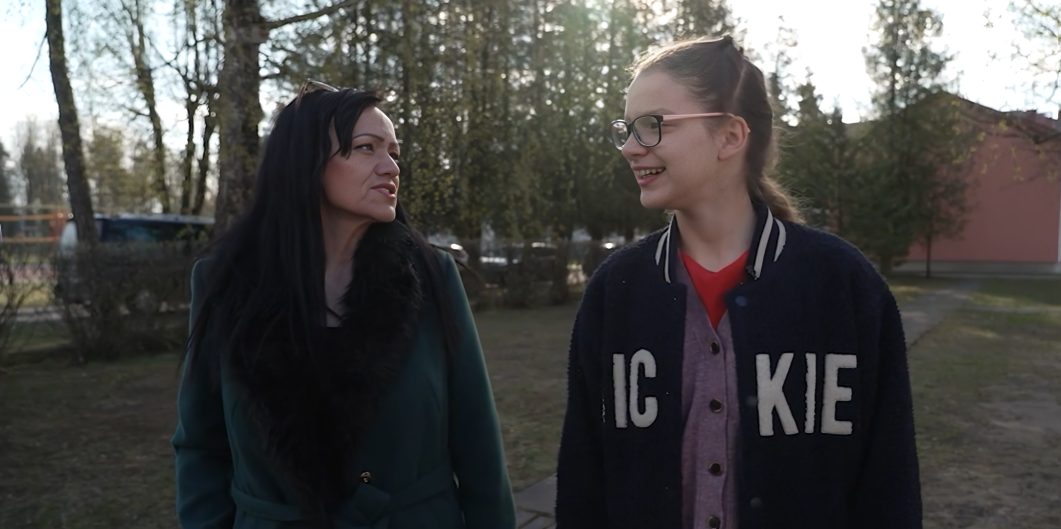Ekrānuzņēmums no raidījuma "Ģimene burkā"