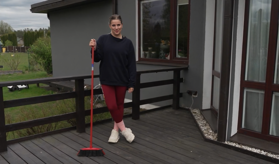 Ekrānuzņēmums no raidījuma "Ģimene burkā"