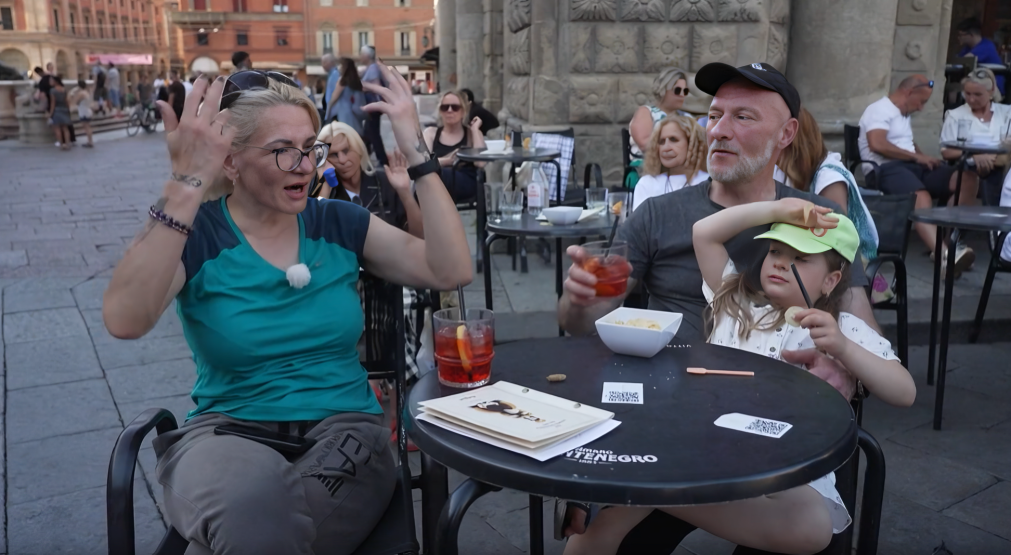 Ekrānuzņēmums no raidījuma "Ģimene burkā"