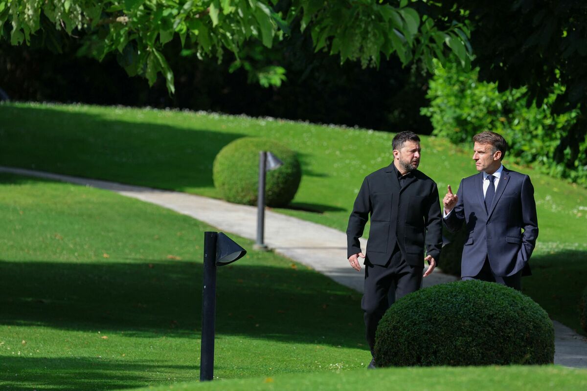 Volodimirs Zelenskis un Emanuels Makrons. Foto: Ludovic MARIN / AFP