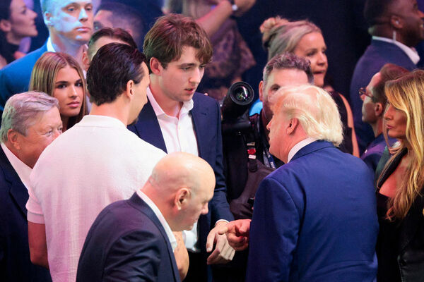 (no kreisās) Barons Tramps. Foto: REUTERS/Evan Vucci 