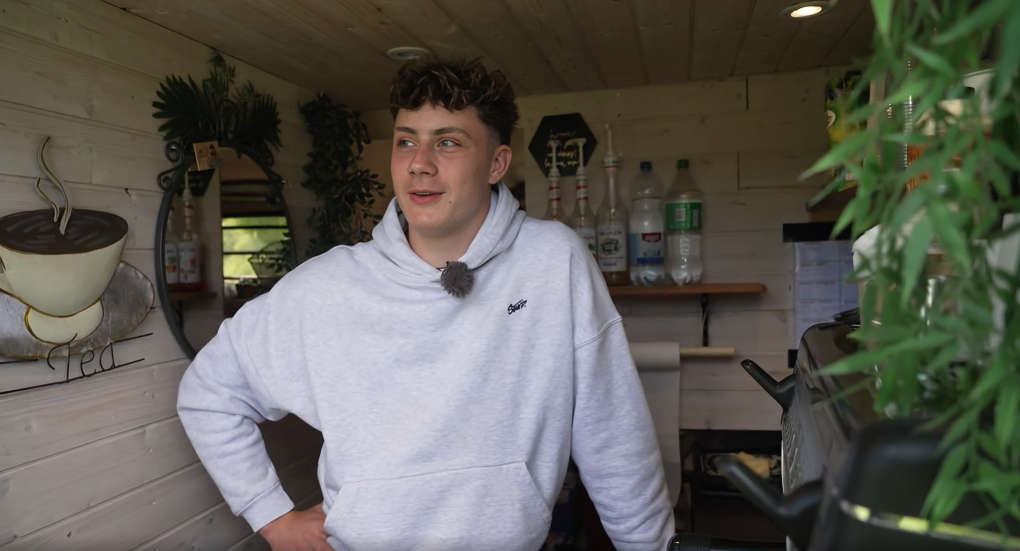 Ekrānuzņēmums no raidījuma "Ģimene burkā"