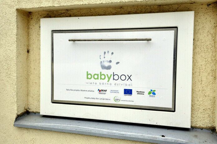 FOTO: LETA  Ivars Soikāns. Glābējsilīte jeb BabyBox Rēzeknes slimnīcā.