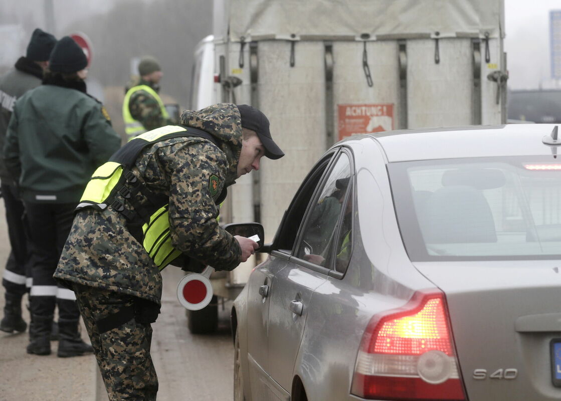 Igaunijas robežsardze. Foto: REUTERS/Ints Kalnins
