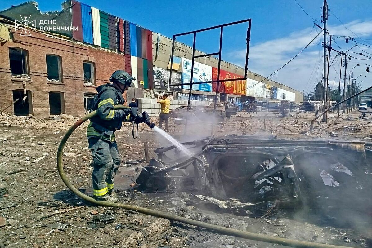 Postījumi Slovjanskā. Foto: UKRAINIAN EMERGENCY SERVICE / AFP