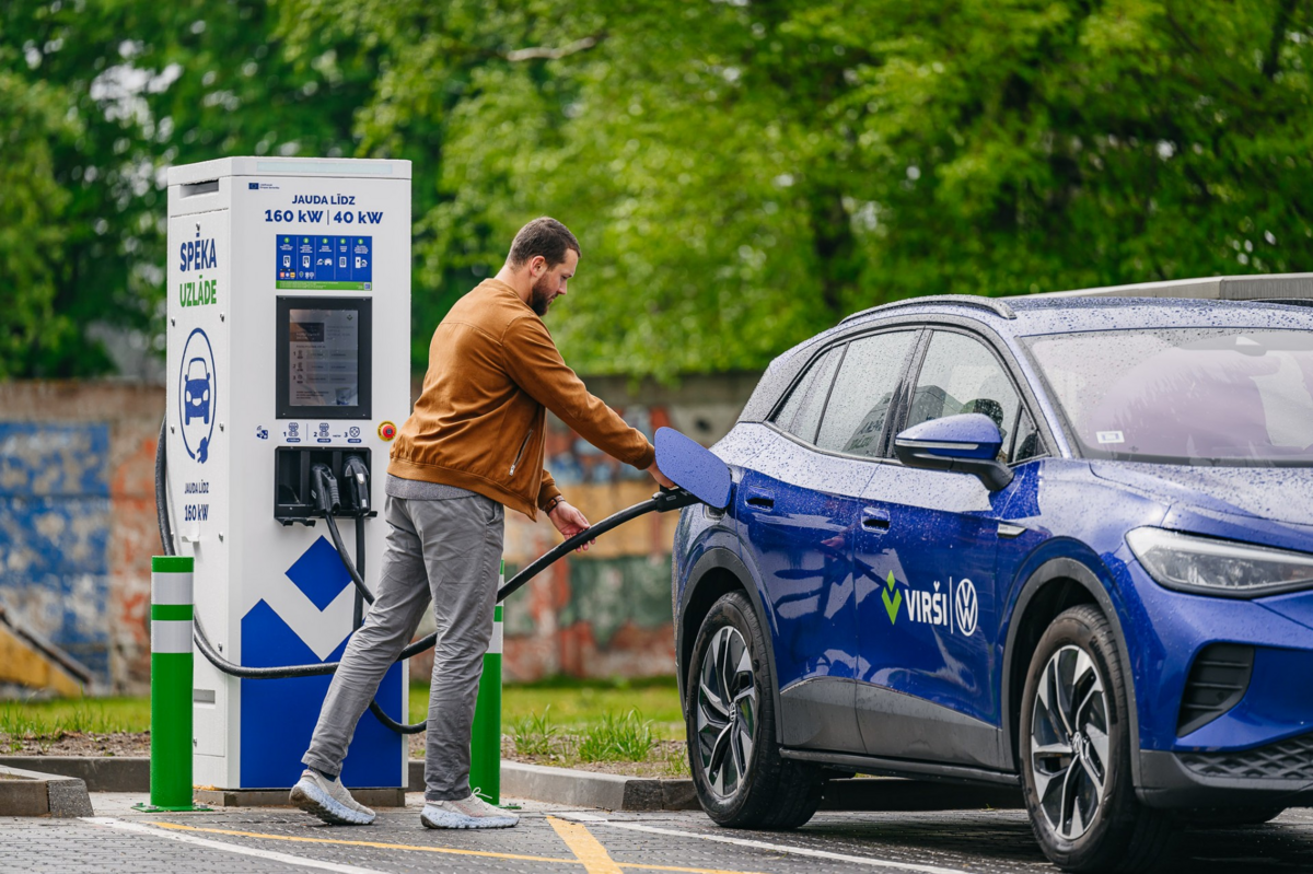 Elektroauto uzlāde, foto Virši-A AS