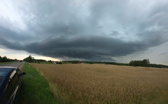 Ceturtdienas negaiss Lietuvā. Foto: Meteo LT/Facebook