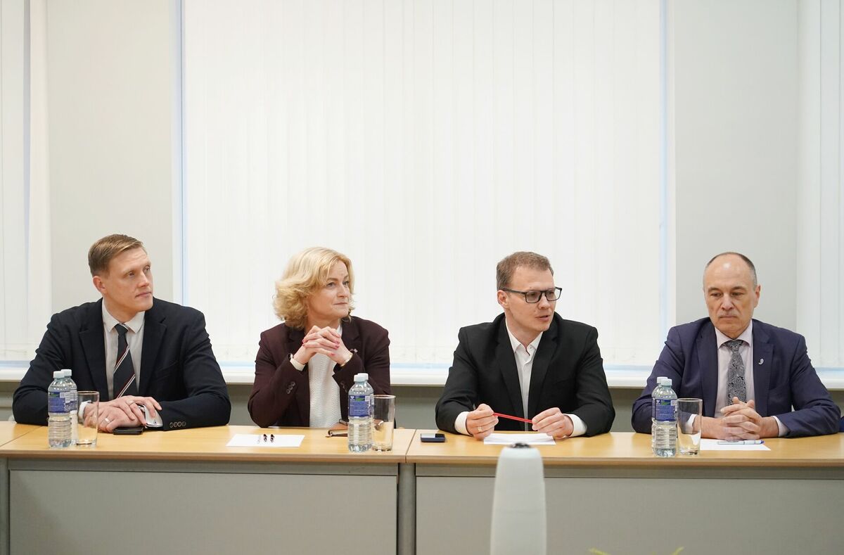 Nacionālās apvienības (NA) politiķi Jānis Dombrava (no kreisās), Ilze Indriksone, Raivis Dzintars un NA pārstāvis Imants Parādnieks. Foto: Zane Bitere/LETA