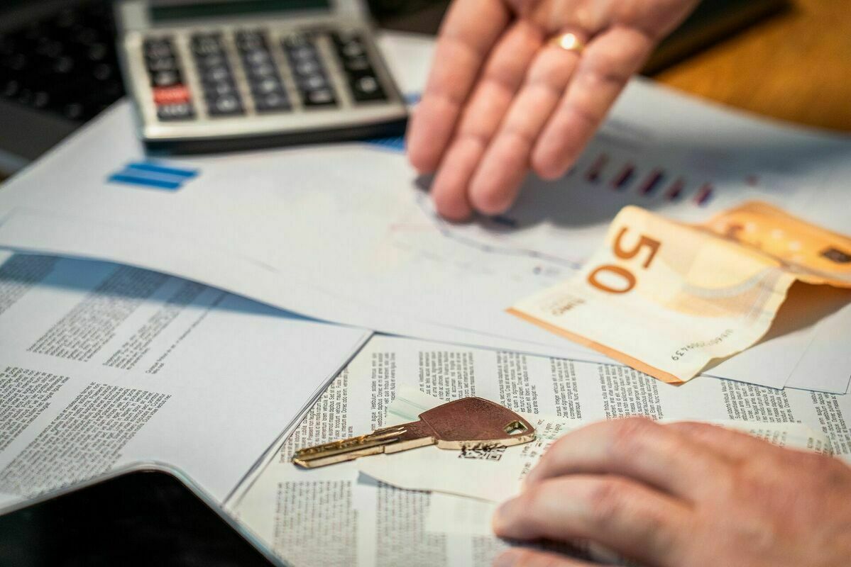 Pārkreditācija. Foto: Jakub Zerdzicki, Pexels.com