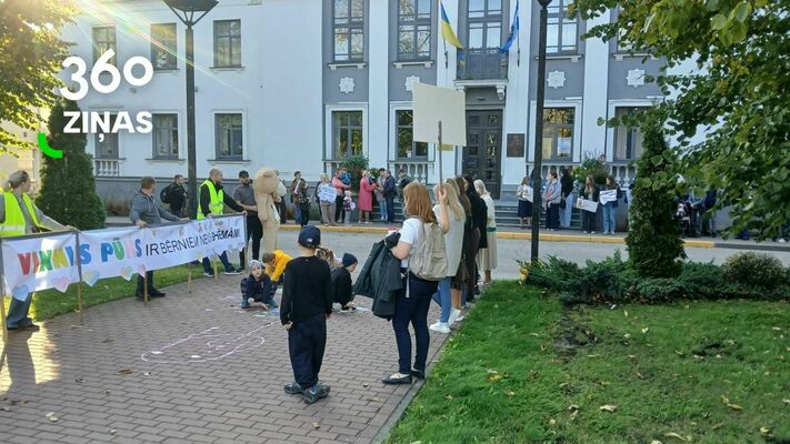 Foto: 360 ziņas