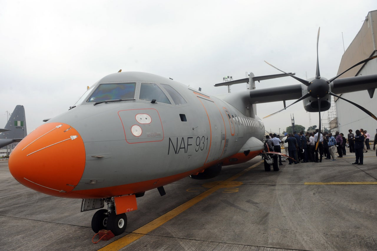 ATR-42 lidmašīna.