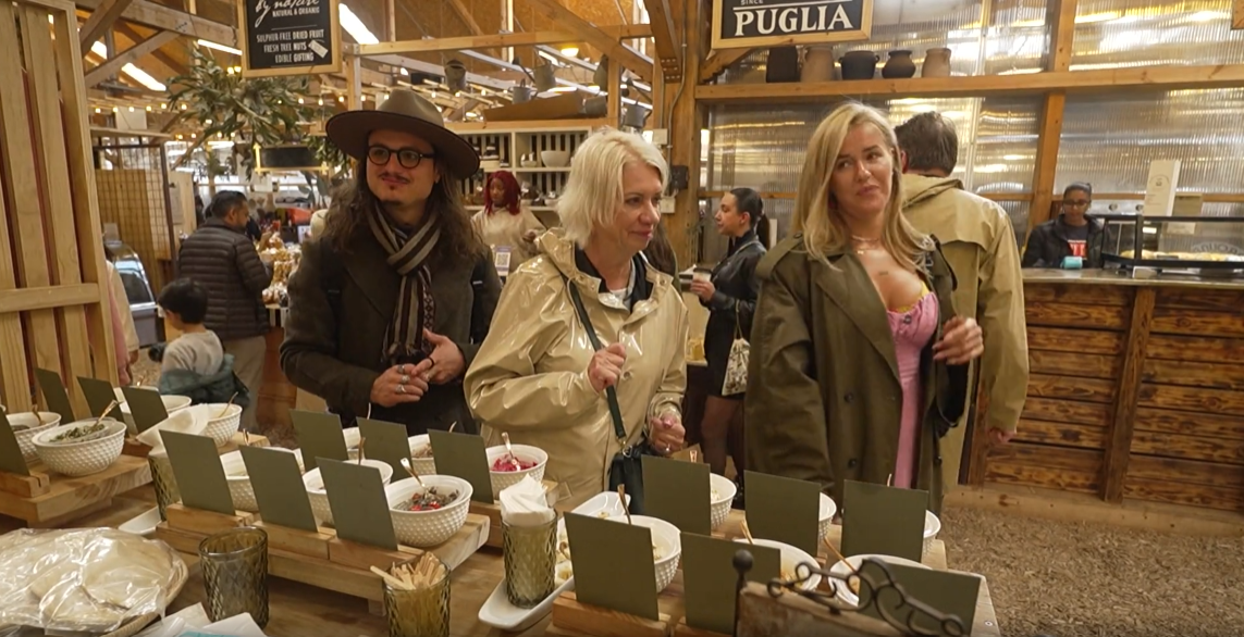 Dante Pecolli, Ilze Auzere un Dana Bela. Foto: Ekrānuzņēmums no raidījuma "Četri uz koferiem"