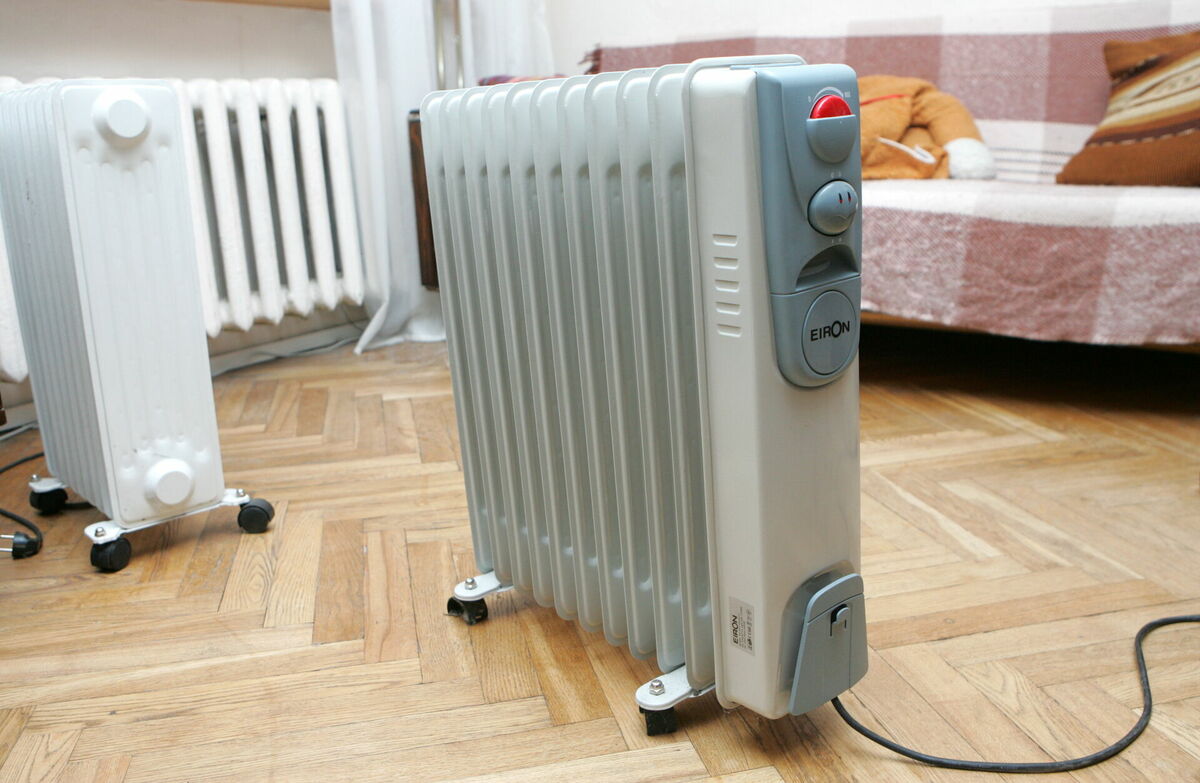 Elektriskie sildītāji dzīvoklī. Foto: Ieva Čīka/LETA